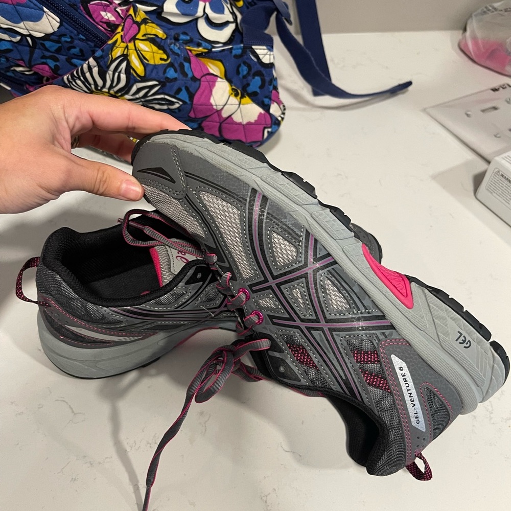 ASICS Gel venture 6 Size 9.0 EUC